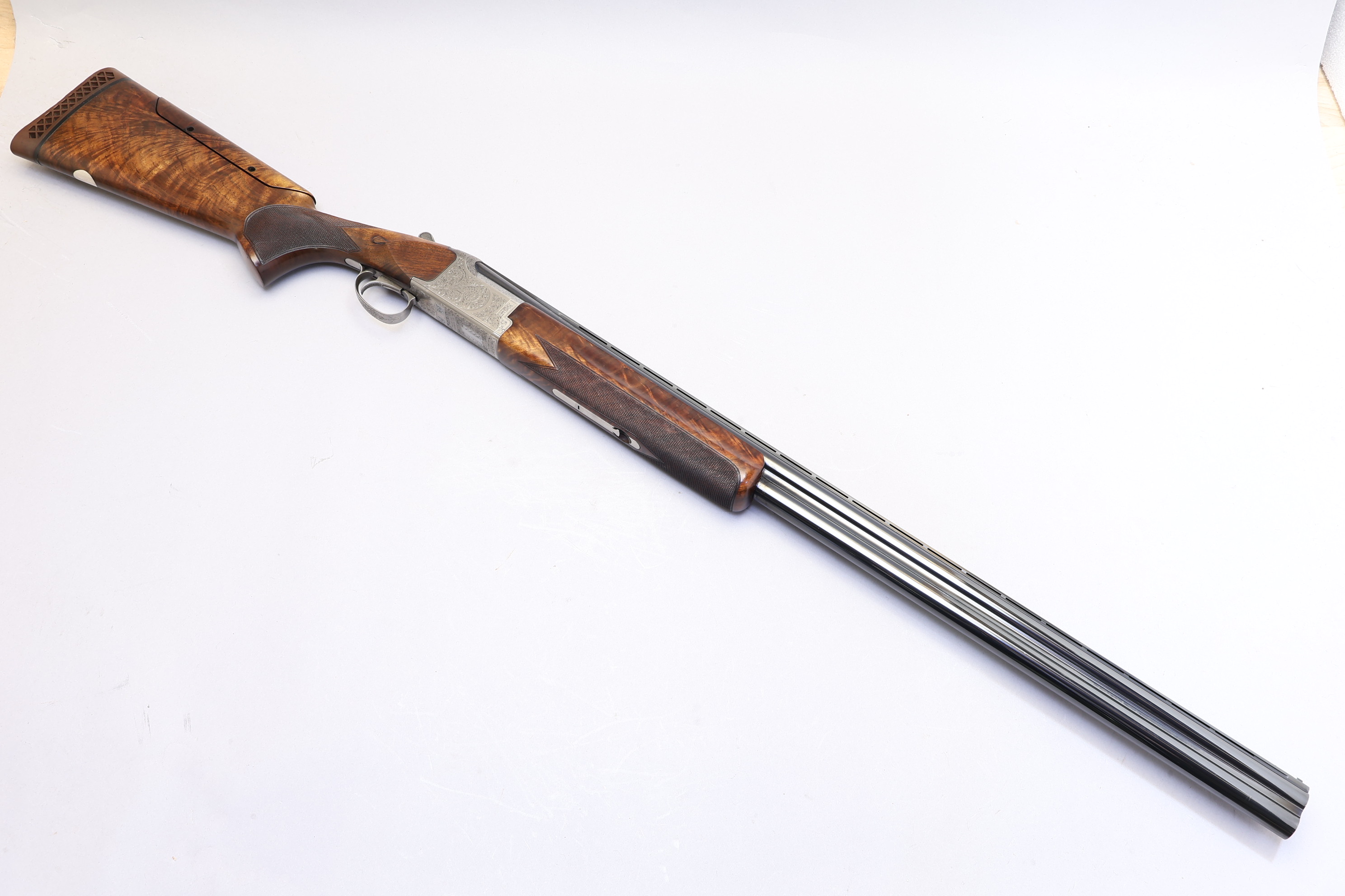 Miroku MK38 Trap Grade 5, 12 Ga, 32" barrels, adjustable comb-img-3